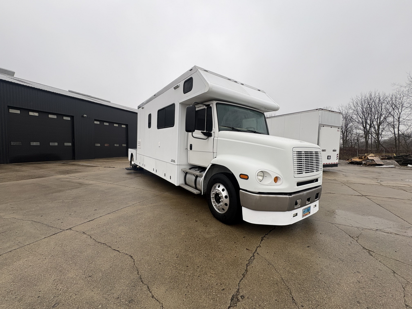 New 2001 Renegade 16' Toterhome