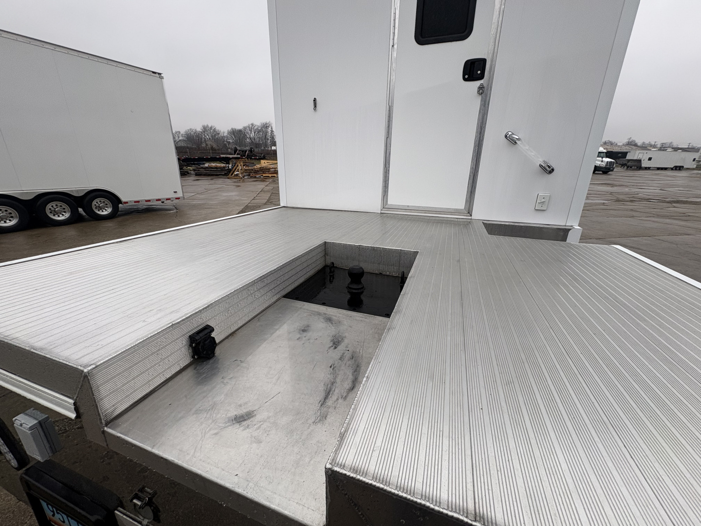 New 2001 Renegade 16' Toterhome