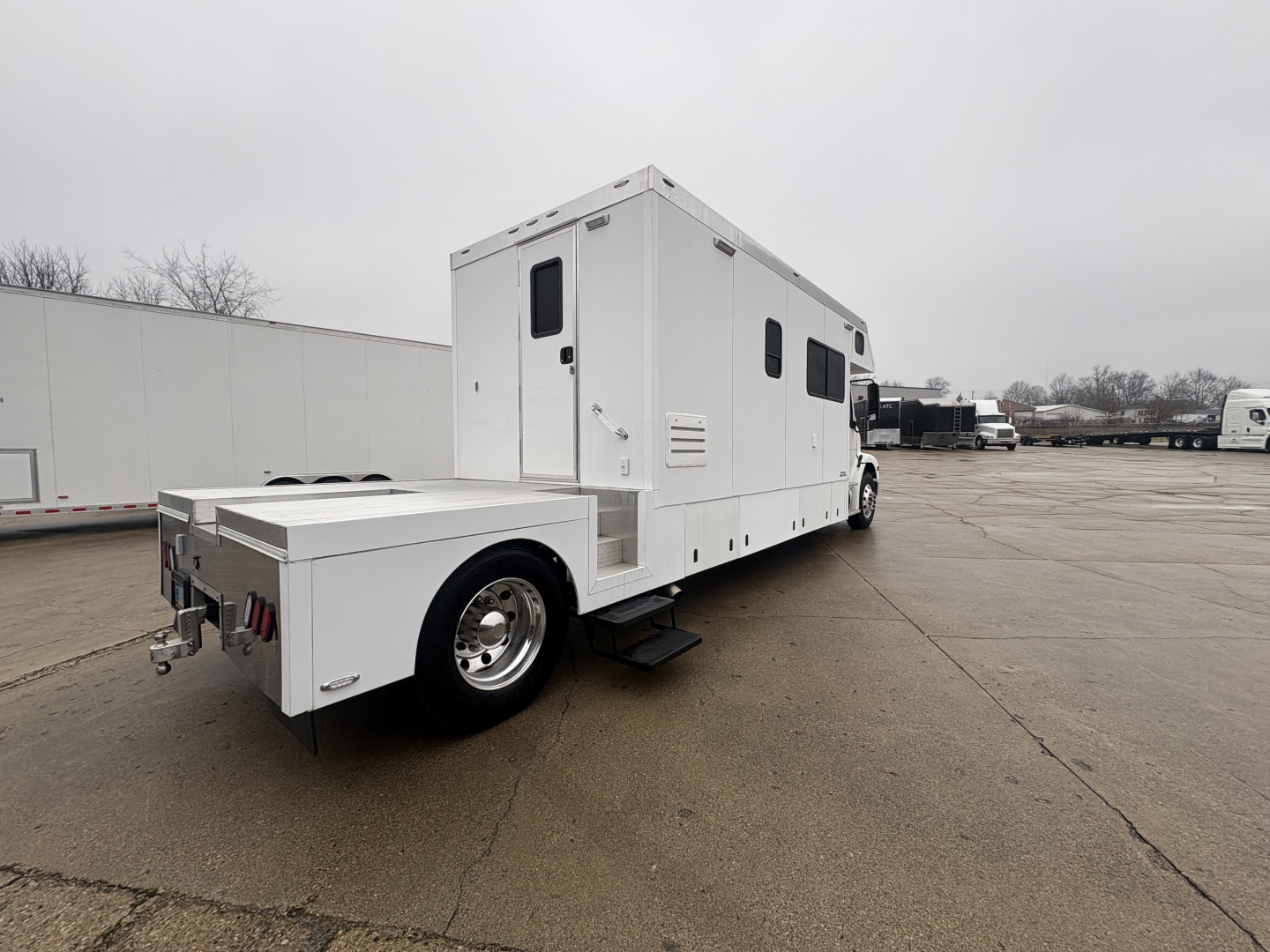 New 2001 Renegade 16' Toterhome