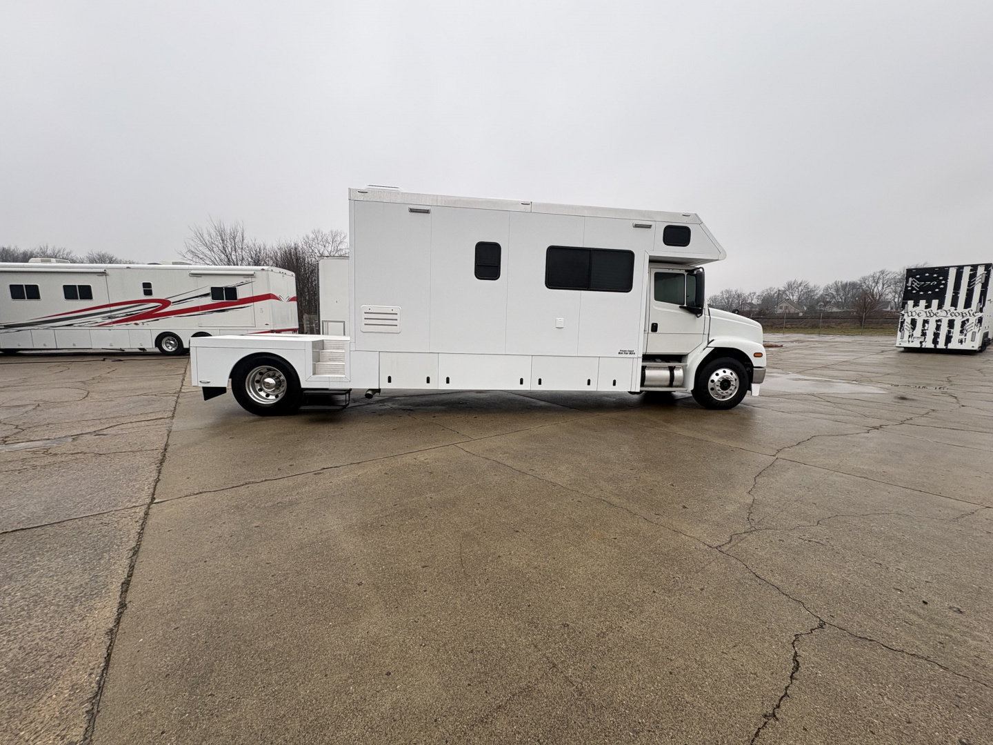 New 2001 Renegade 16' Toterhome