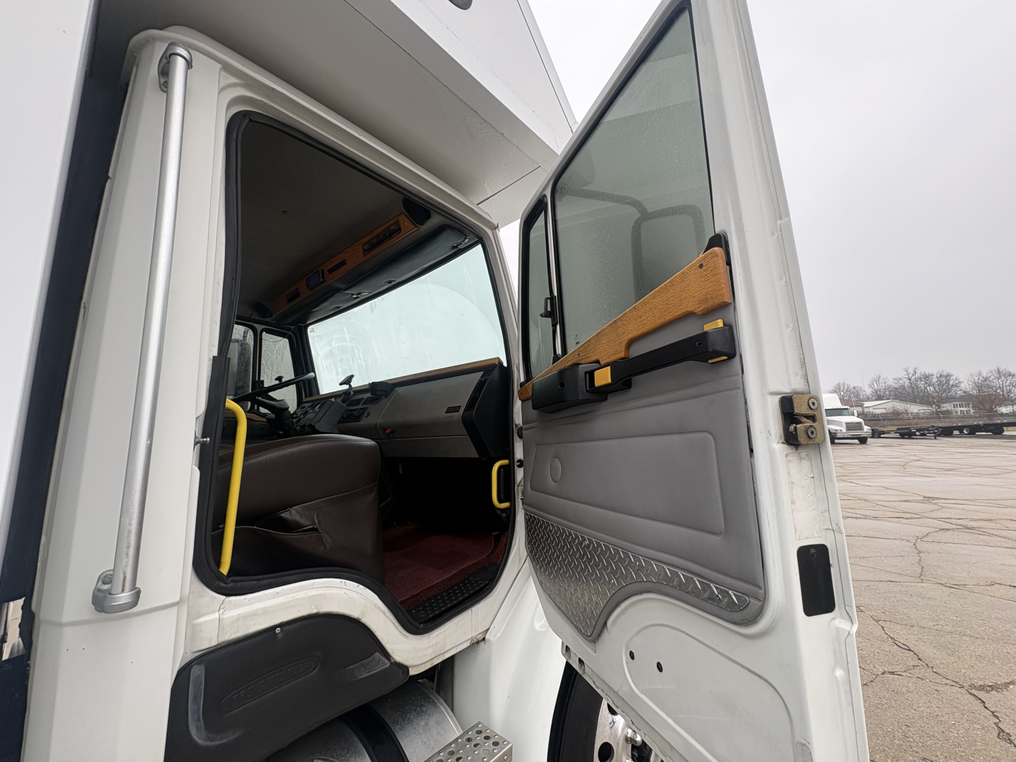 New 2001 Renegade 16' Toterhome