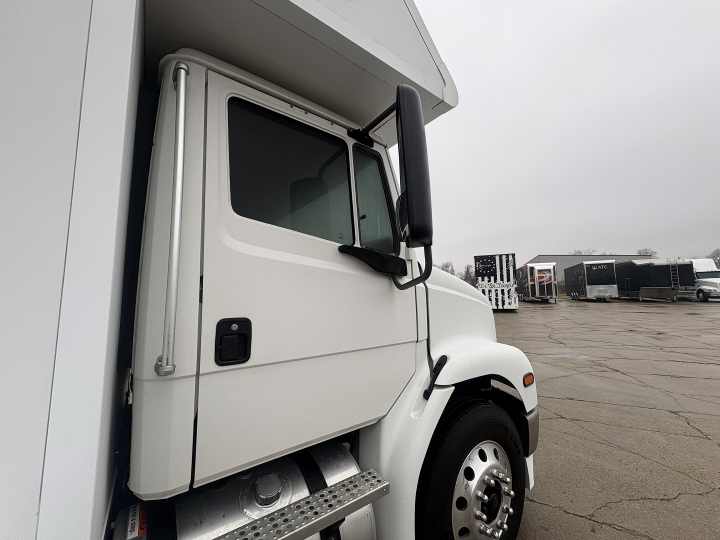 New 2001 Renegade 16' Toterhome