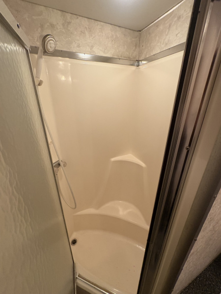 New 2001 Renegade 16' Toterhome