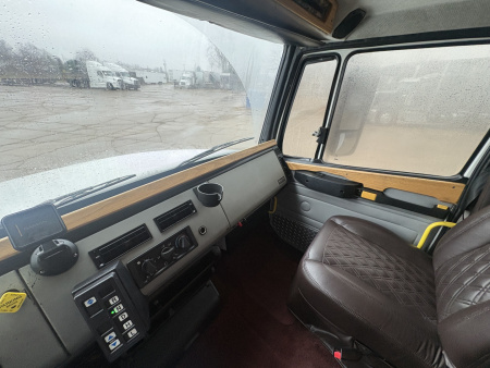 New 2001 Renegade 16' Toterhome