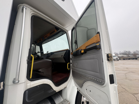 New 2001 Renegade 16' Toterhome