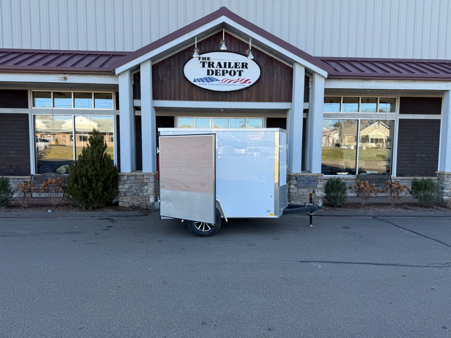 New PACE AMERICAN 5′ X 8′ + V-NOSE ENCLOSED CARGO TRAILER WITH CARGO DOOR 2.9K