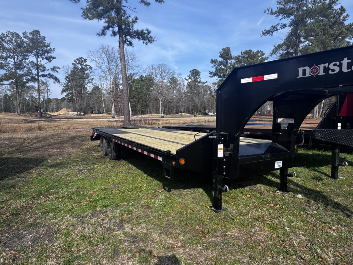 New 2026 Norstar FLG 102 X 25' 2-10K Deckover Trailer