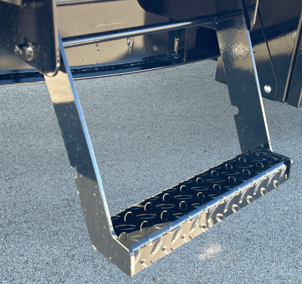 New Diamond C 24' DET-208 Power Tilt Deck Over Equipment Trailer 18,000LB, 8K Axles, 17.5" Tires