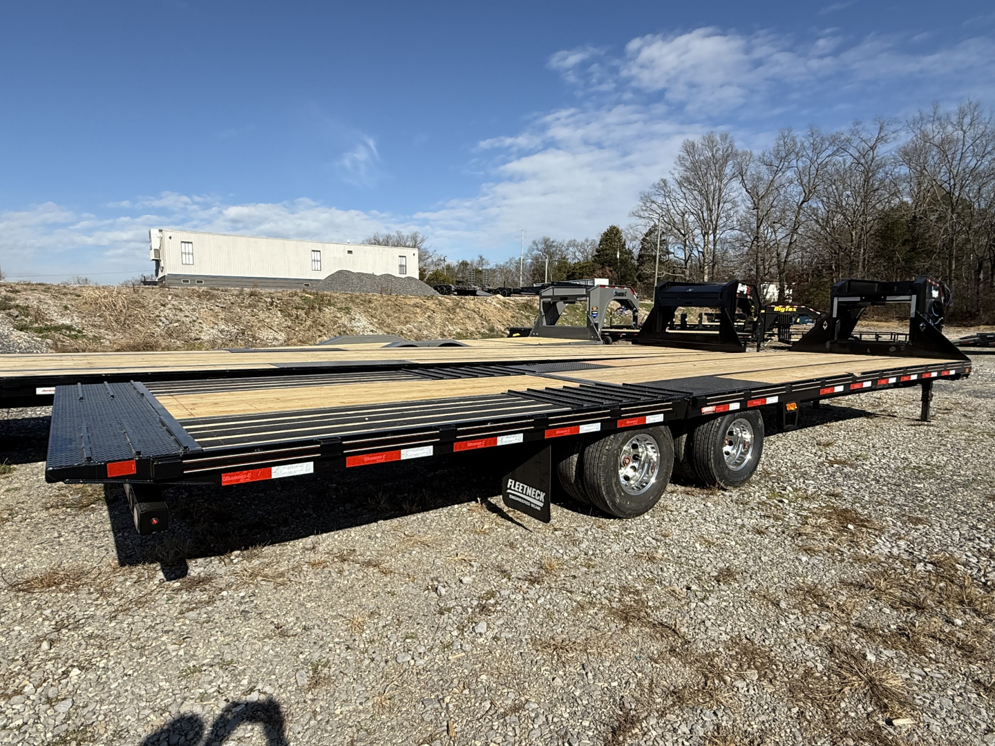 New 2026 Diamond C FMAX 210 Flatbed 32’ TRAILER, HYD DOVETAIL, ALUMINUM OUTER WHEELS, 14PLY TIRES