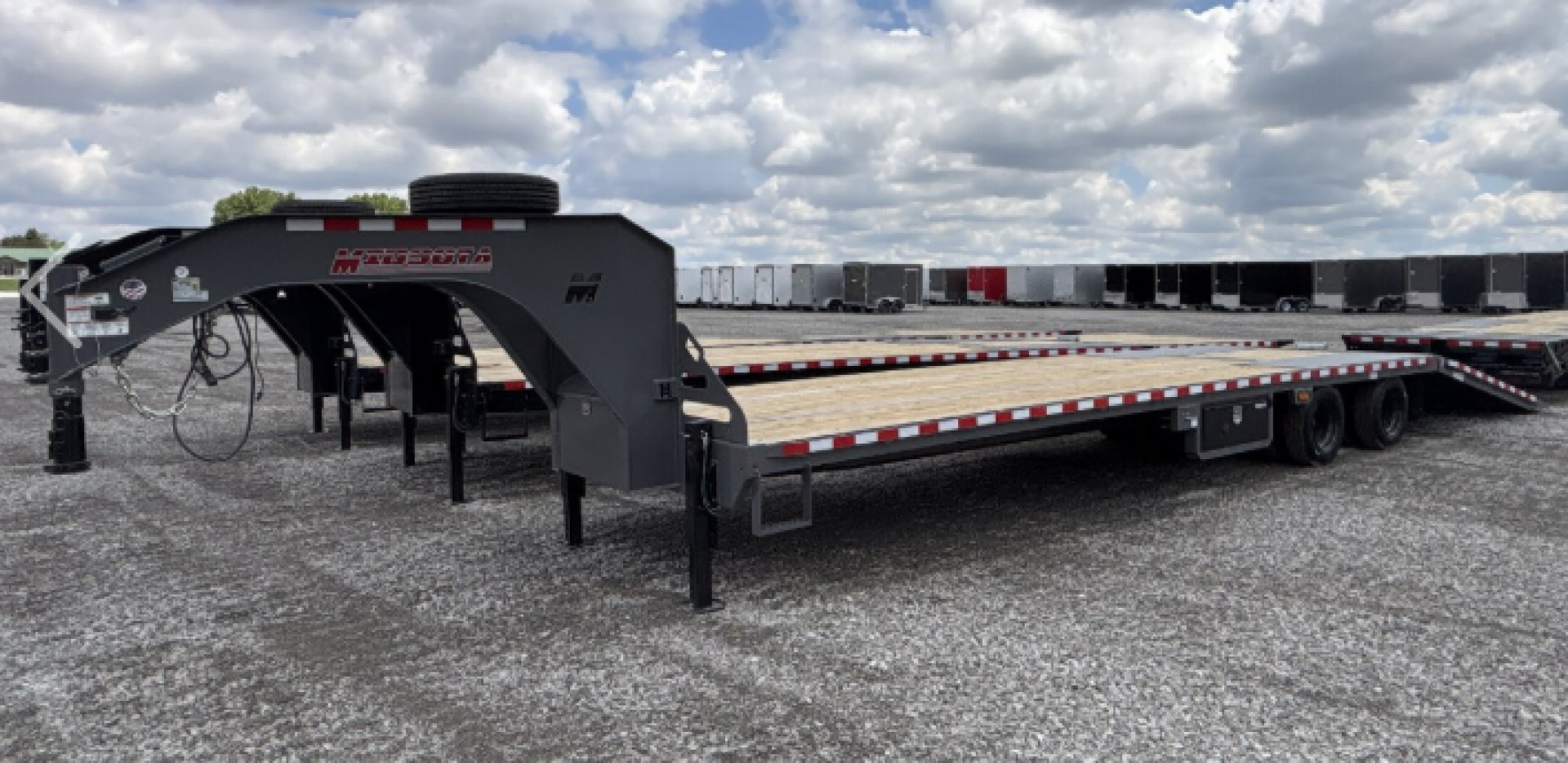 New 2025 MIDSOTA FB36GN 102" x 36 (26+10) 25.9K Hydraulic Beavertail Deckover Trailer