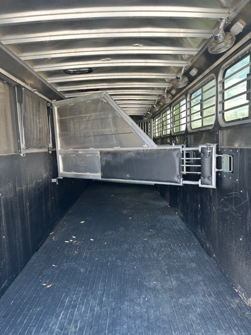 Used 2024 Logan Coach Bullseye XL 6 Horse Slant