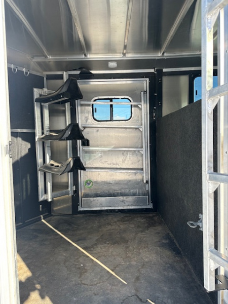 Used 2024 Logan Coach Bullseye XL 6 Horse Slant