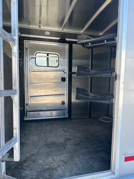 Used 2024 Logan Coach Bullseye XL 6 Horse Slant