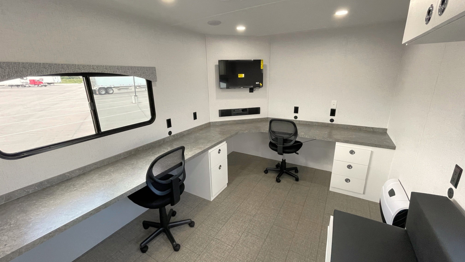 New 20' Office w/ BATH Office Trailer