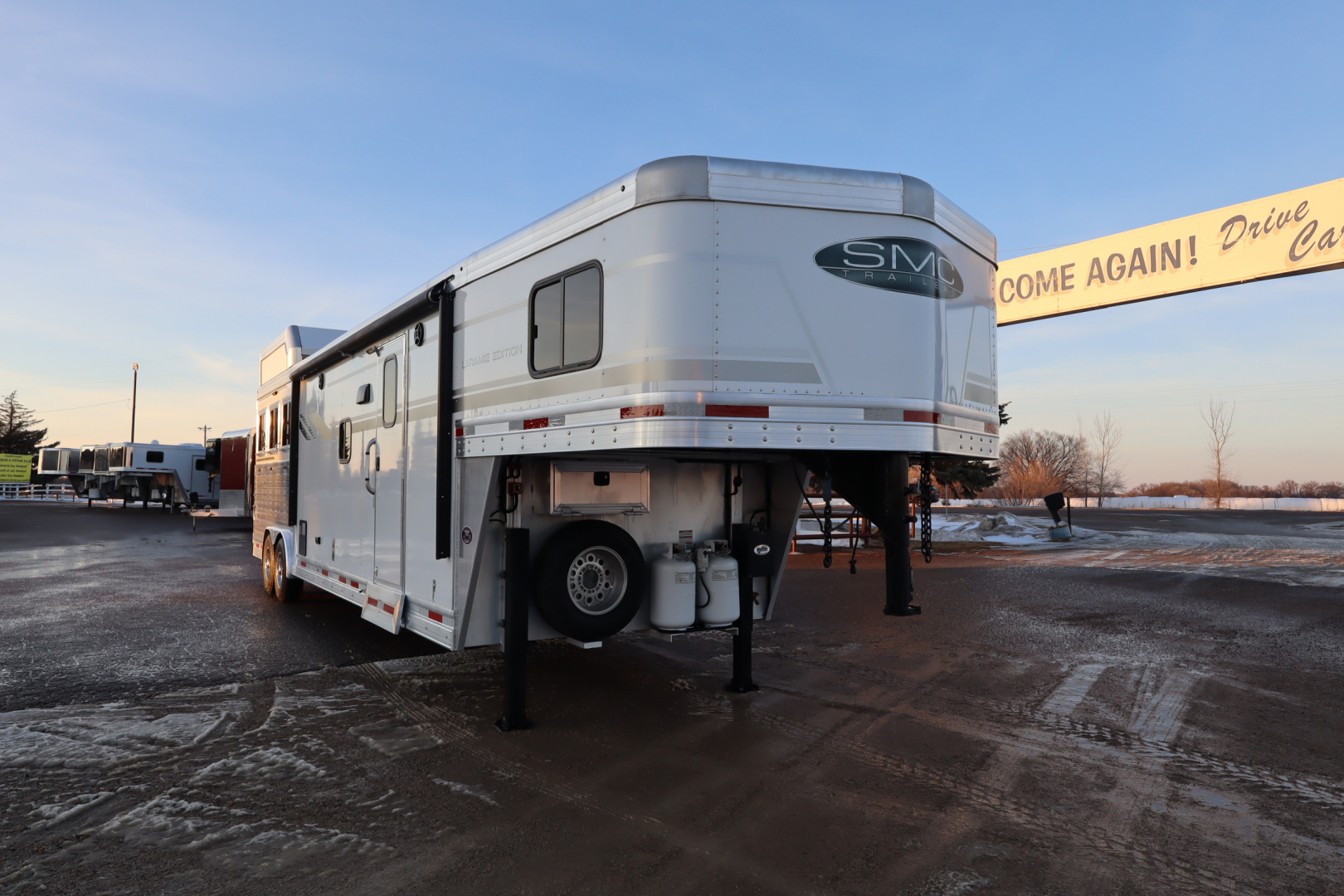 Used 2019 SMC 3 Horse LQ Horse Trailer