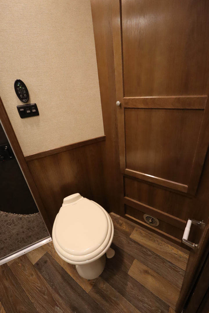 Used 2019 SMC 3 Horse LQ Horse Trailer