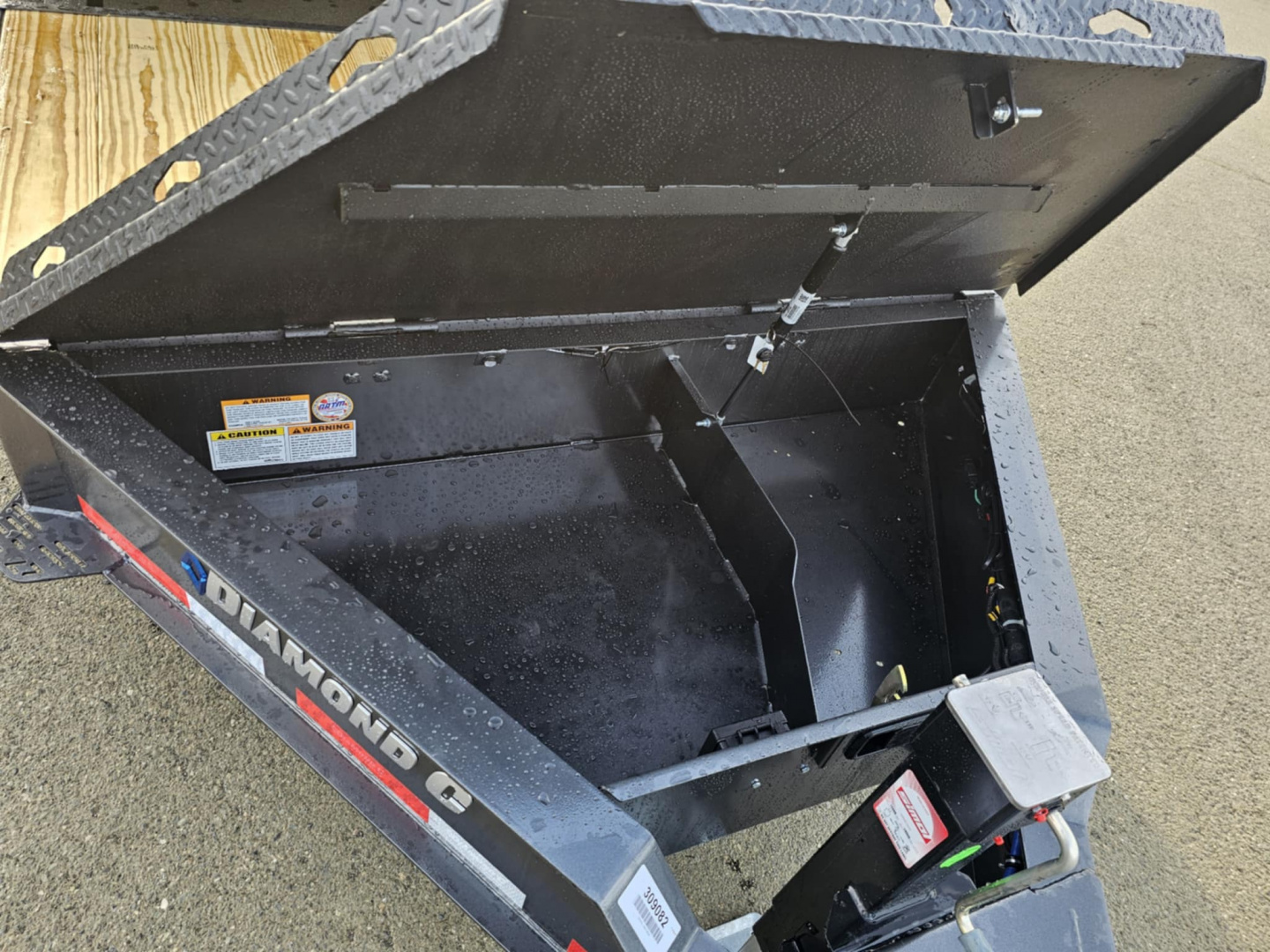 New EQUIPMENT TRAILER 2026 Diamond C HXD207 DRIVE OVER FENDERS 15500 GVWR SPLIT TILT METALLIC GRAY