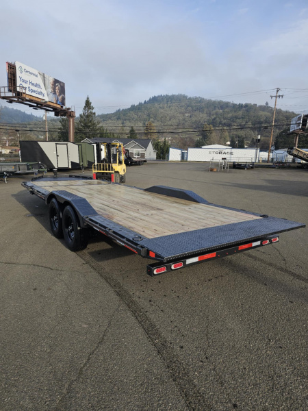 New EQUIPMENT TRAILER 2026 Diamond C HXD207 DRIVE OVER FENDERS 15500 GVWR SPLIT TILT METALLIC GRAY