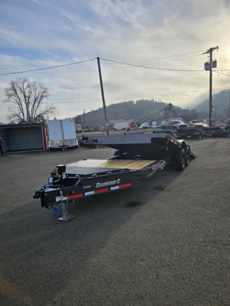 New EQUIPMENT TRAILER 2026 Diamond C HXD207 DRIVE OVER FENDERS 15500 GVWR SPLIT TILT METALLIC GRAY