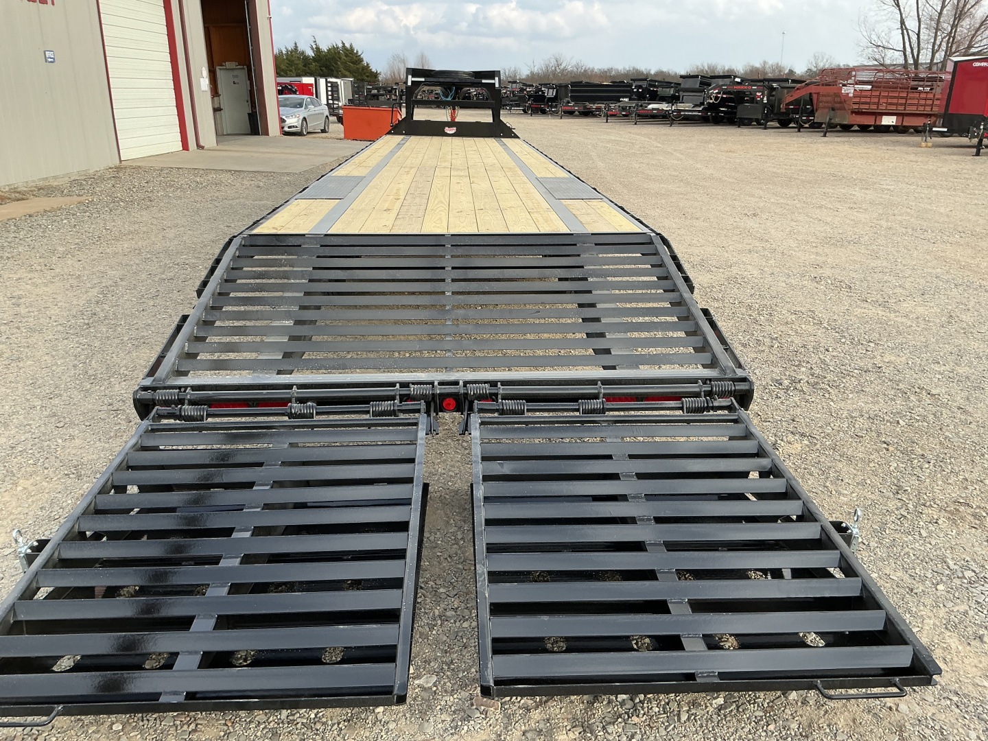 New 2026 PJ 102"x40' GN Low-Pro Flatbed w/ Singles - LS