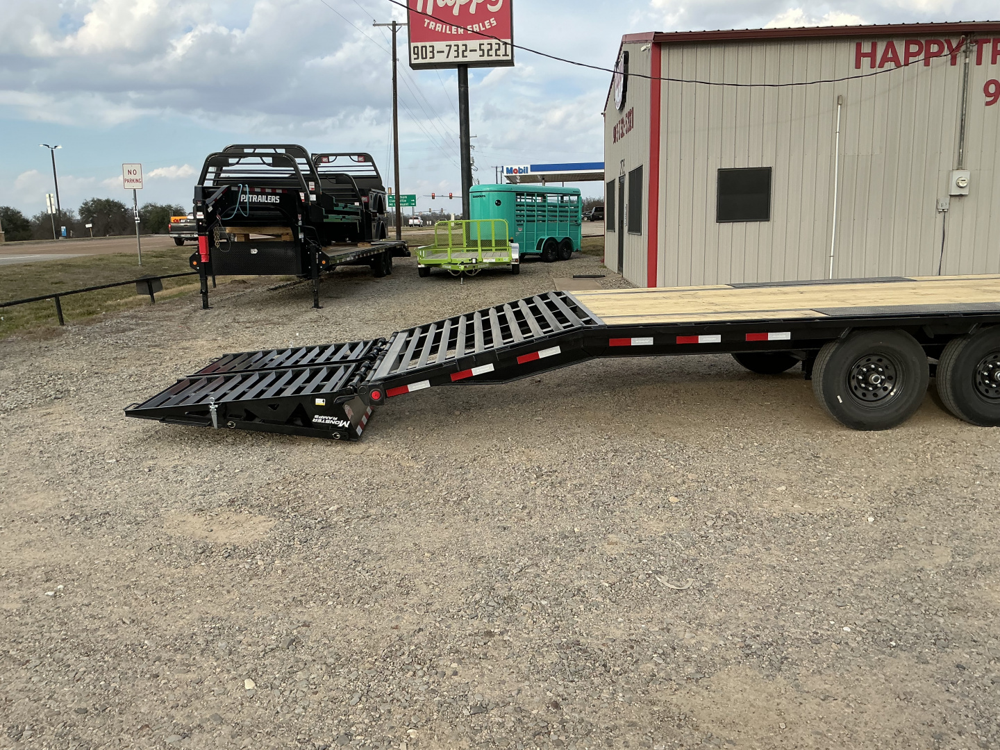 New 2026 PJ 102"x40' GN Low-Pro Flatbed w/ Singles - LS