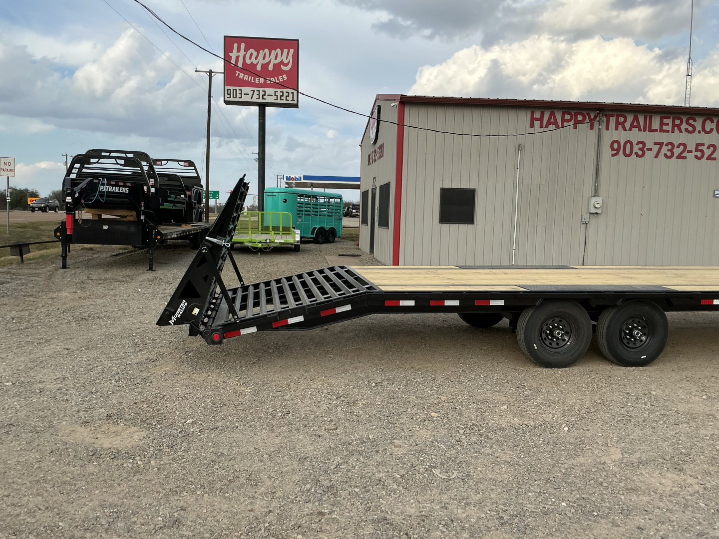 New 2026 PJ 102"x40' GN Low-Pro Flatbed w/ Singles - LS