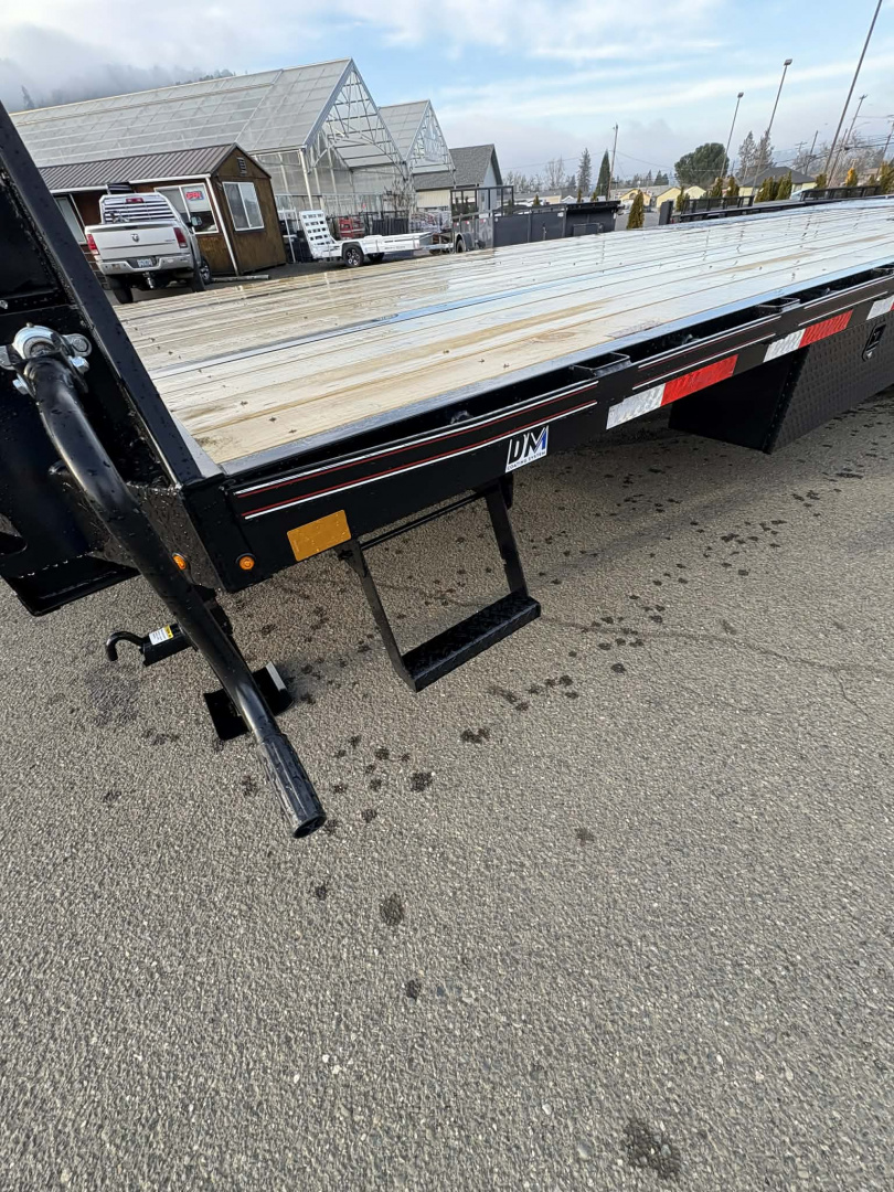 New EQUIPMENT TRAILER 2026 Diamond C FMAX210 25000 GVRW 25' X 102" FLATBED GOOSENECK ONYX BLACK