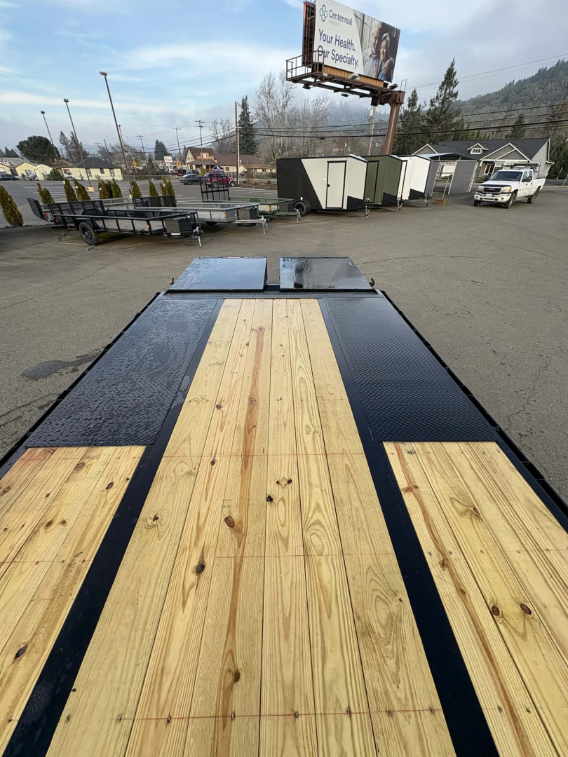 New EQUIPMENT TRAILER 2026 Diamond C FMAX210 25000 GVRW 25' X 102" FLATBED GOOSENECK ONYX BLACK