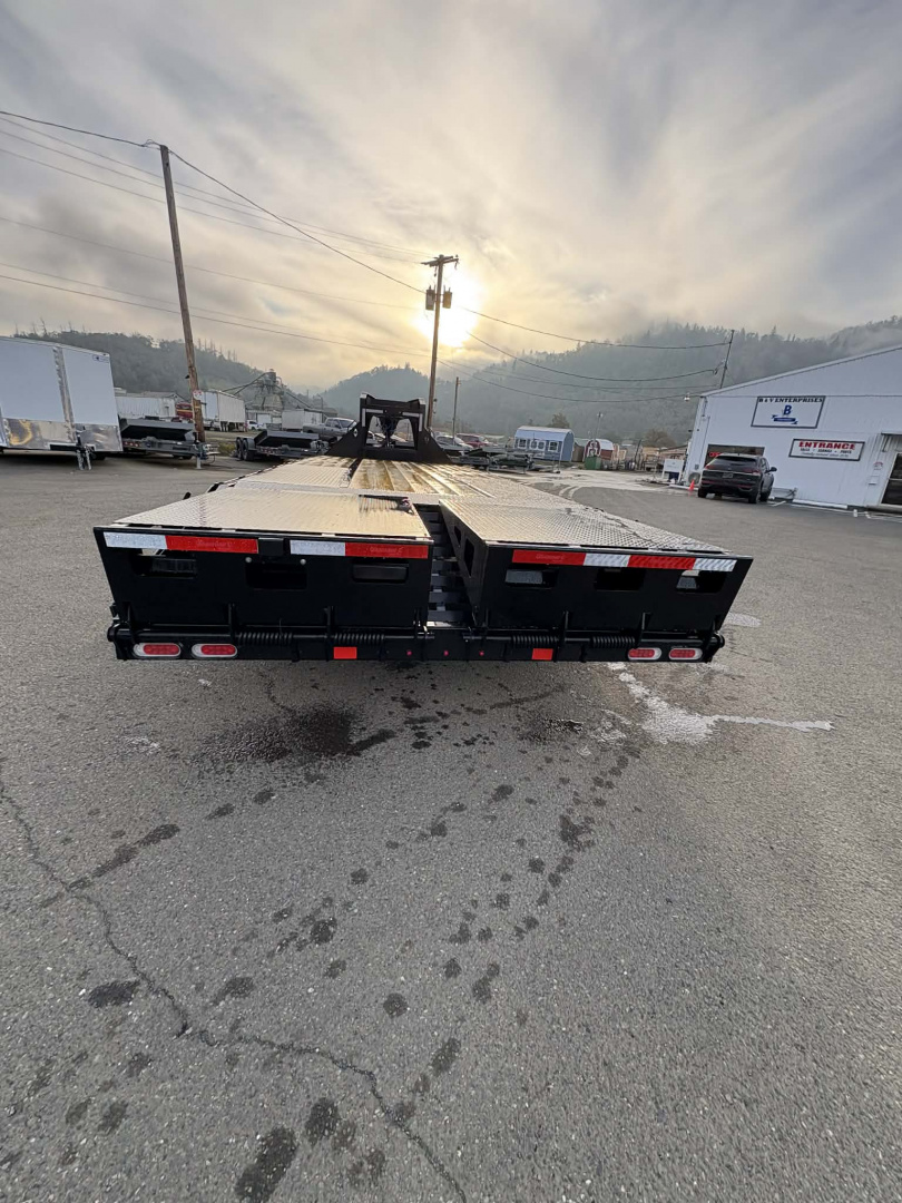 New EQUIPMENT TRAILER 2026 Diamond C FMAX210 25000 GVRW 25' X 102" FLATBED GOOSENECK ONYX BLACK