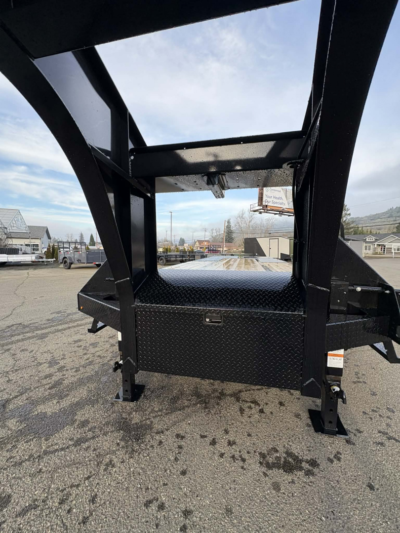 New EQUIPMENT TRAILER 2026 Diamond C FMAX210 25000 GVRW 25' X 102" FLATBED GOOSENECK ONYX BLACK