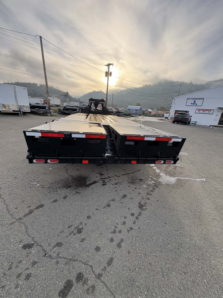 New EQUIPMENT TRAILER 2026 Diamond C FMAX210 25000 GVRW 25' X 102" FLATBED GOOSENECK ONYX BLACK