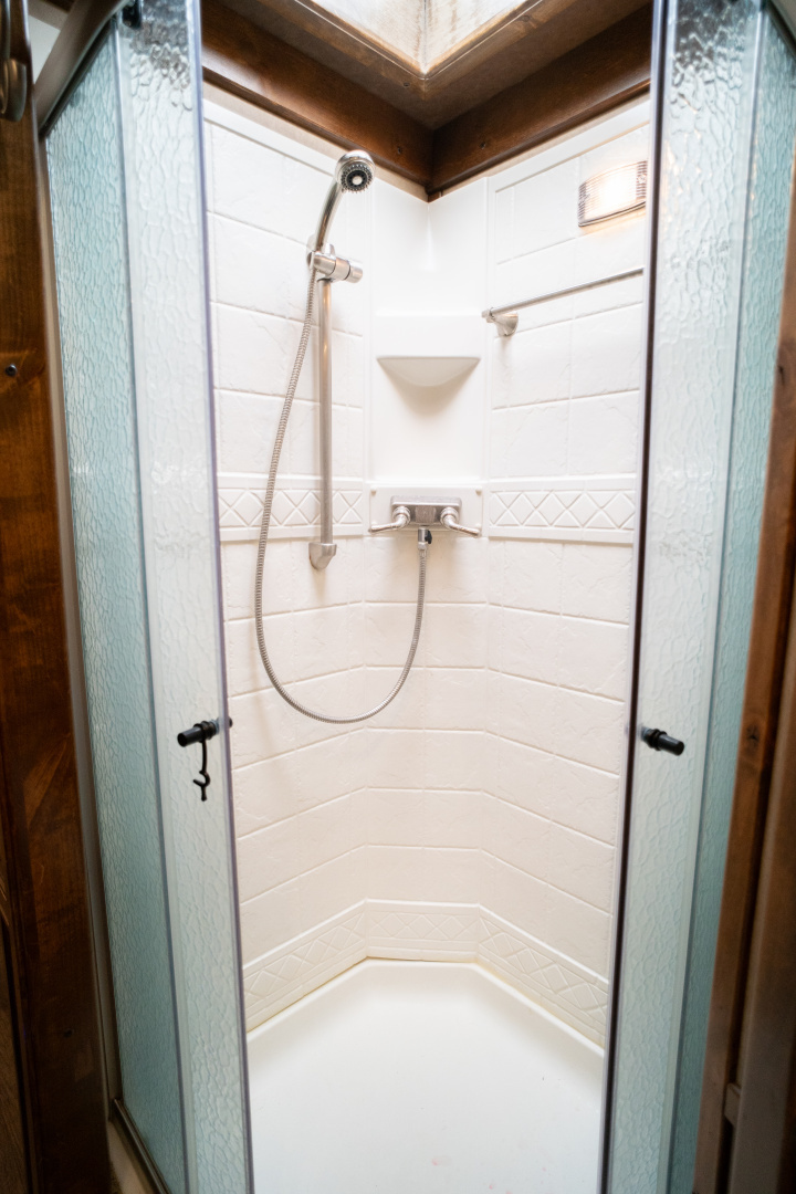 Used 2019 Bloomer 4 Horse Gooseneck Outlaw Living Quarters '19 Horse Trailer