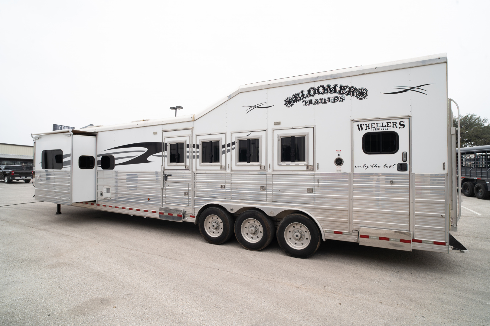 Used 2019 Bloomer 4 Horse Gooseneck Outlaw Living Quarters '19 Horse Trailer