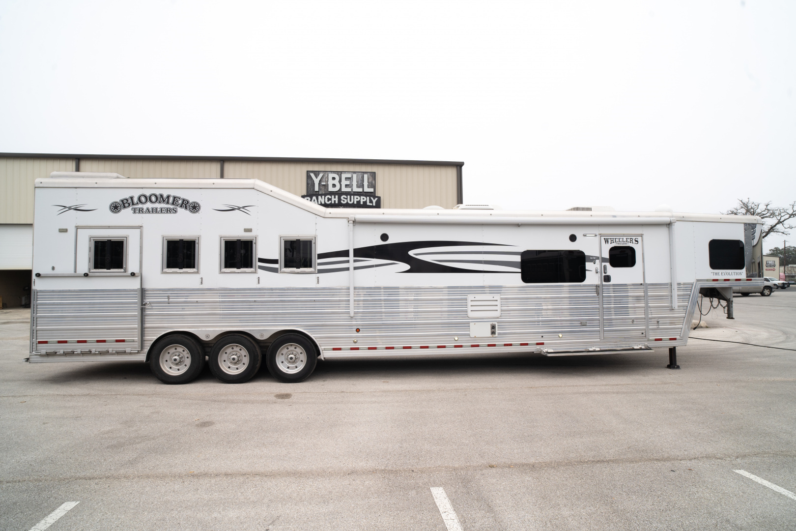 Used 2019 Bloomer 4 Horse Gooseneck Outlaw Living Quarters '19 Horse Trailer