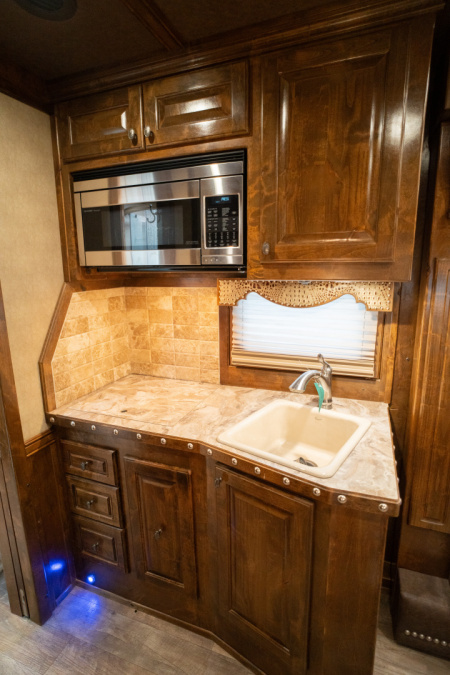 Used 2019 Bloomer 4 Horse Gooseneck Outlaw Living Quarters '19 Horse Trailer