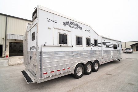 Used 2019 Bloomer 4 Horse Gooseneck Outlaw Living Quarters '19 Horse Trailer
