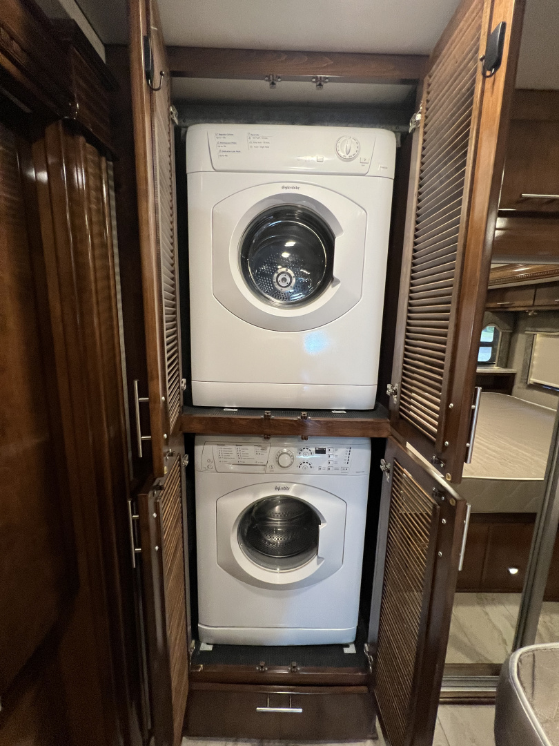 Used 2018 Renegade XL 45’ Tandem Axle Motorcoach