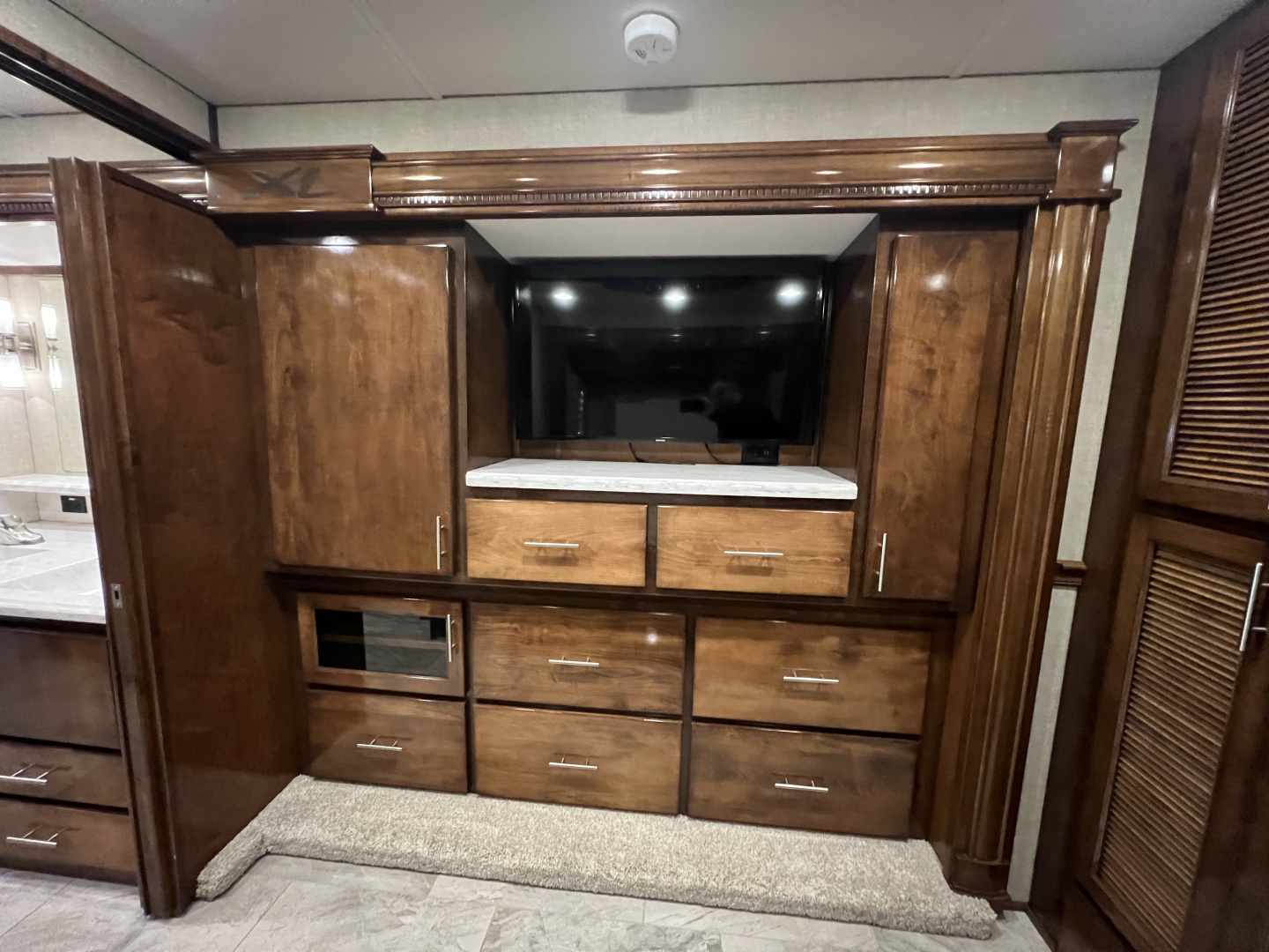 Used 2018 Renegade XL 45’ Tandem Axle Motorcoach