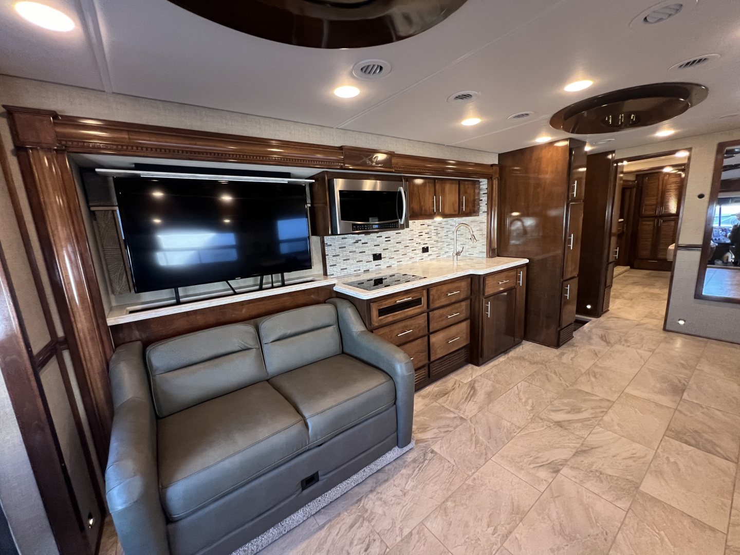 Used 2018 Renegade XL 45’ Tandem Axle Motorcoach