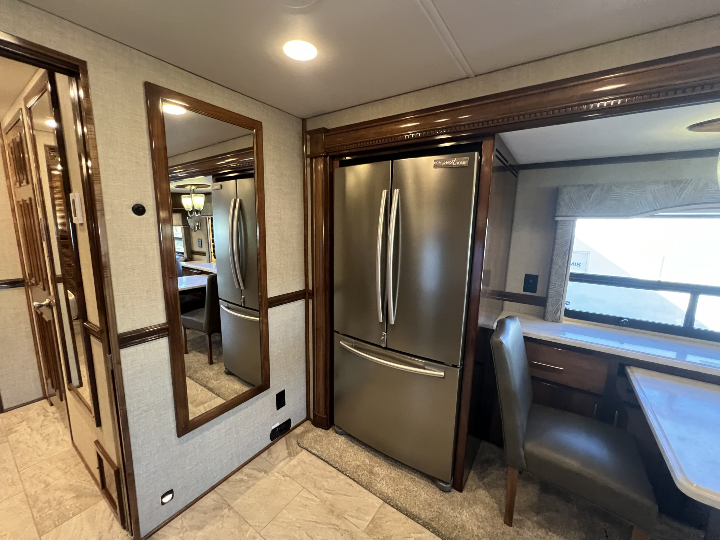 Used 2018 Renegade XL 45’ Tandem Axle Motorcoach