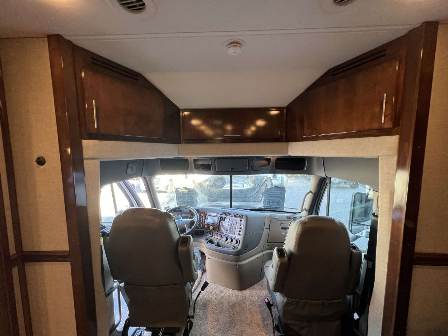 Used 2018 Renegade XL 45’ Tandem Axle Motorcoach