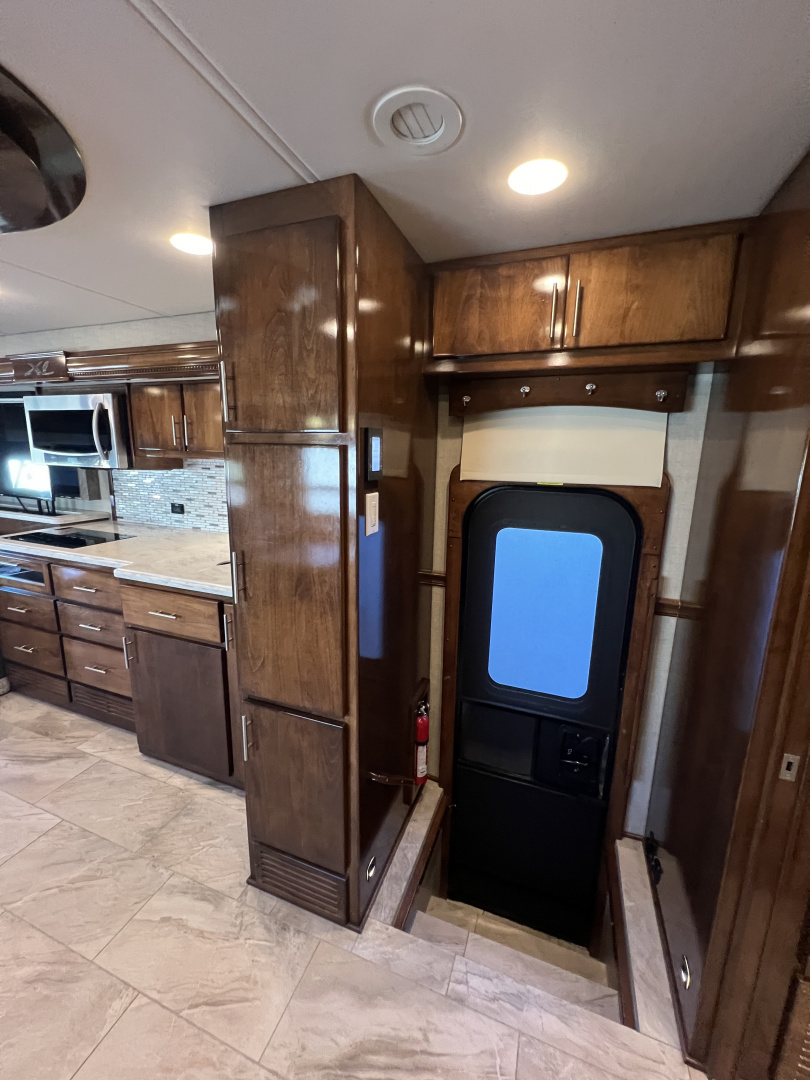 Used 2018 Renegade XL 45’ Tandem Axle Motorcoach