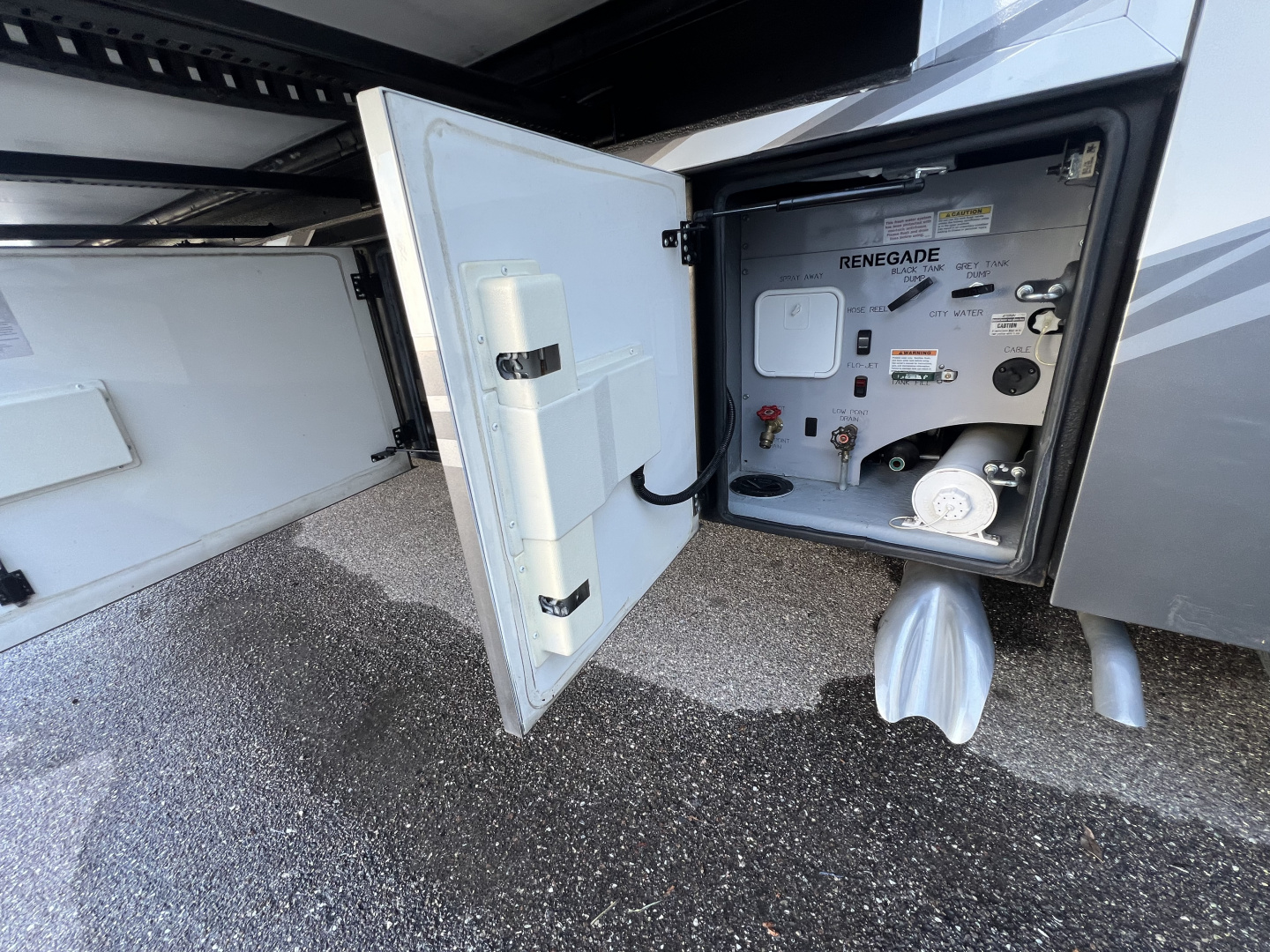 Used 2018 Renegade XL 45’ Tandem Axle Motorcoach