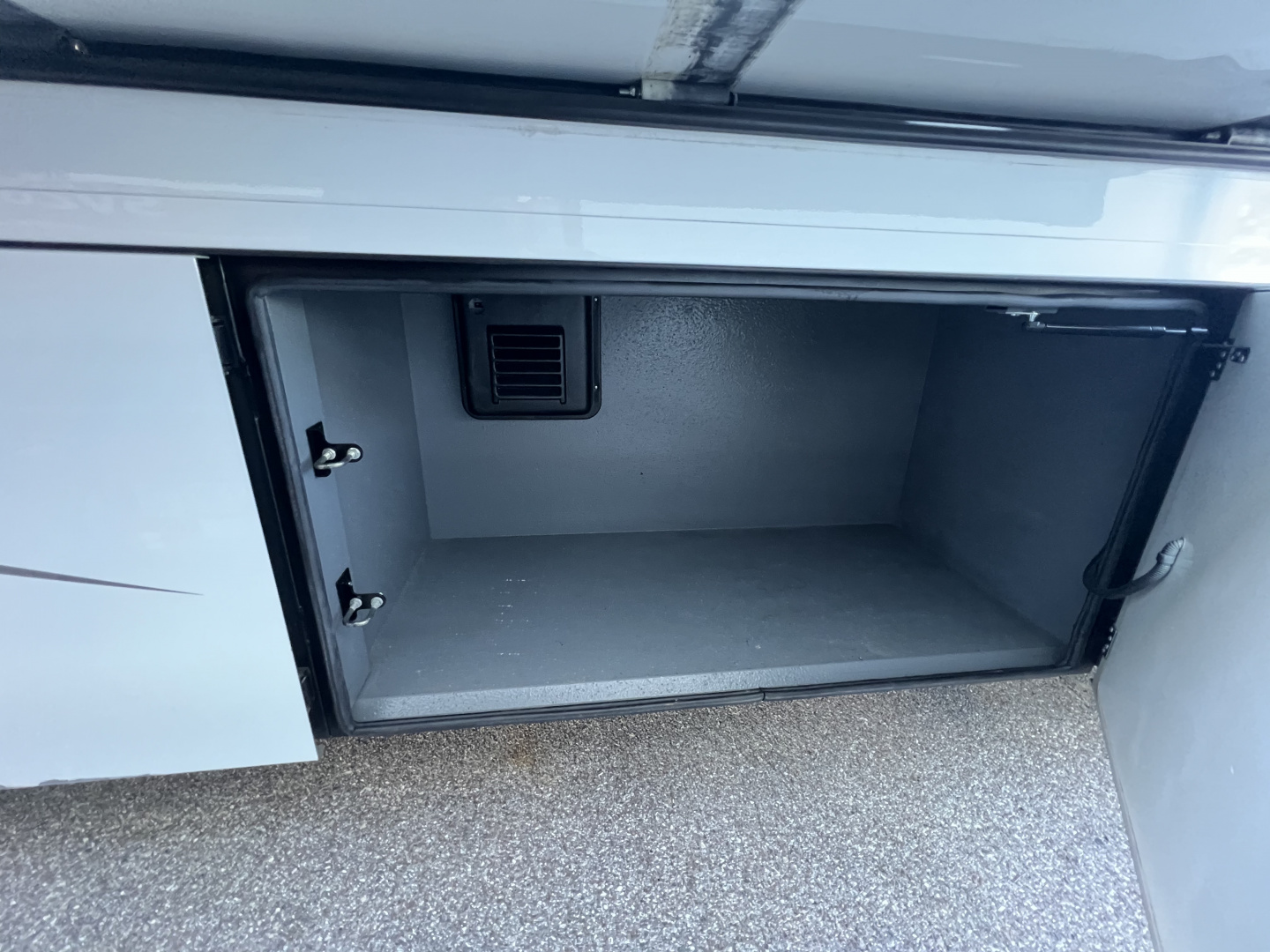 Used 2018 Renegade XL 45’ Tandem Axle Motorcoach