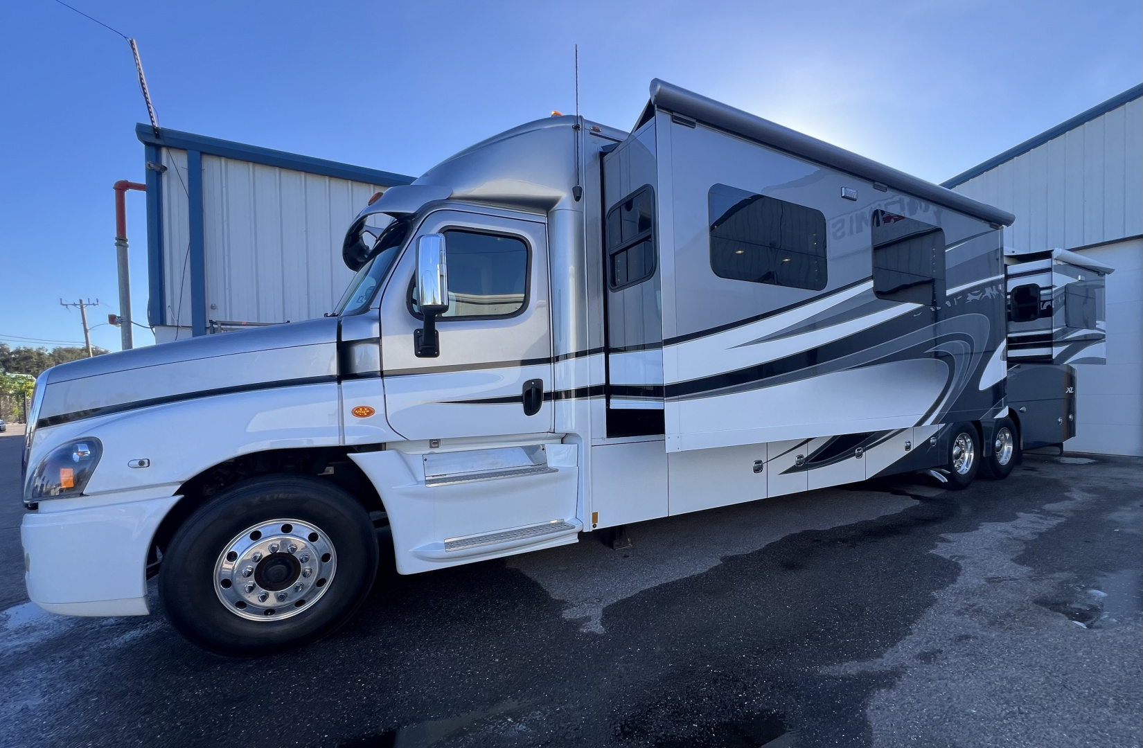 Used 2018 Renegade XL 45’ Tandem Axle Motorcoach