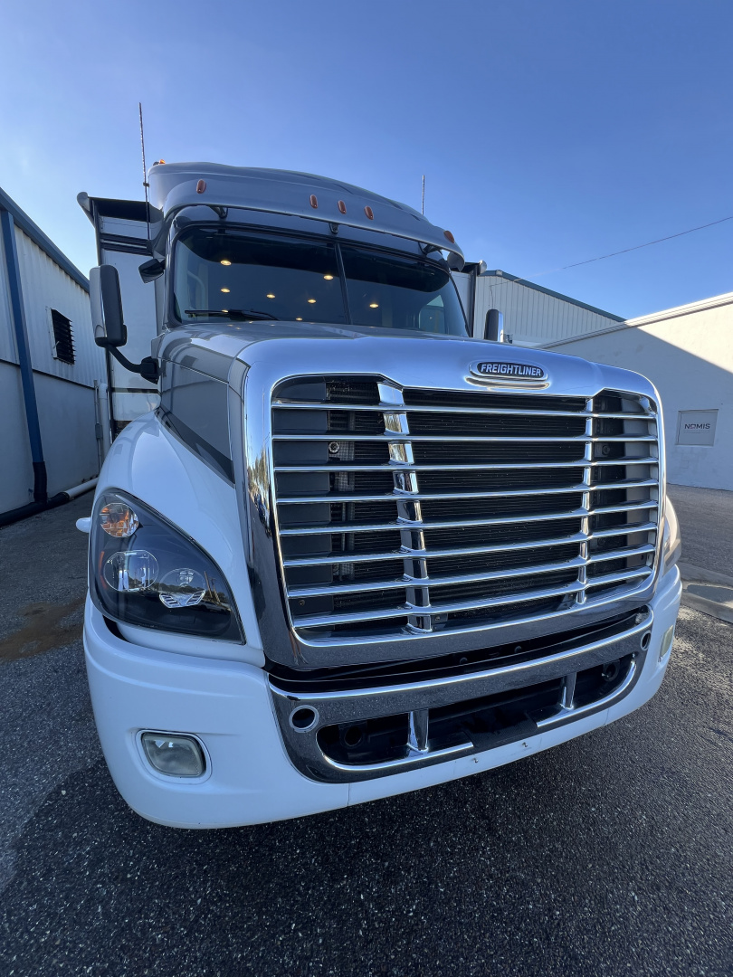 Used 2018 Renegade XL 45’ Tandem Axle Motorcoach