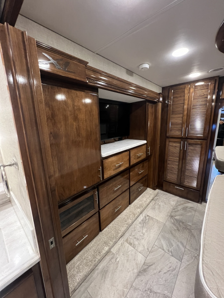 Used 2018 Renegade XL 45’ Tandem Axle Motorcoach