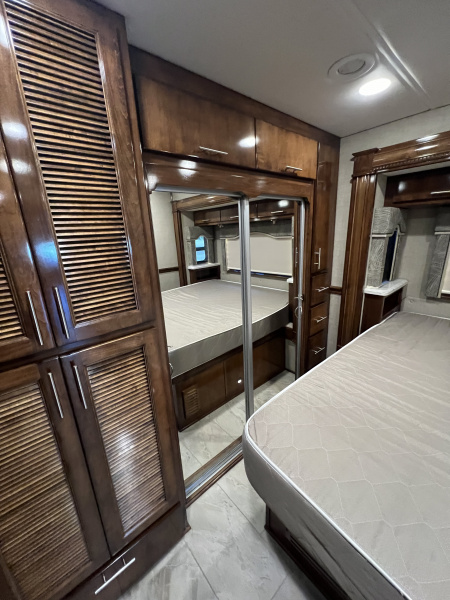 Used 2018 Renegade XL 45’ Tandem Axle Motorcoach