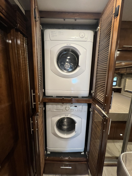 Used 2018 Renegade XL 45’ Tandem Axle Motorcoach