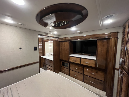 Used 2018 Renegade XL 45’ Tandem Axle Motorcoach